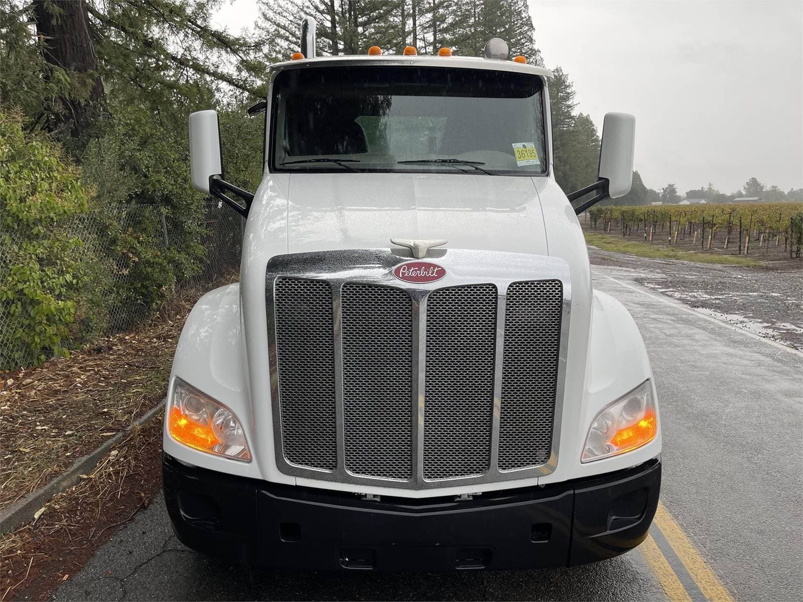2019 Peterbilt 579 image 12