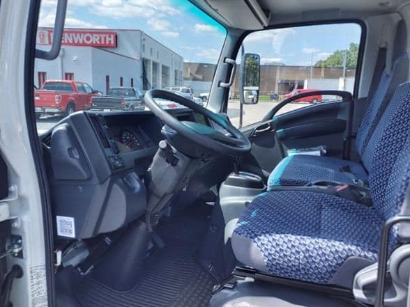 2025 Isuzu NRR image 11