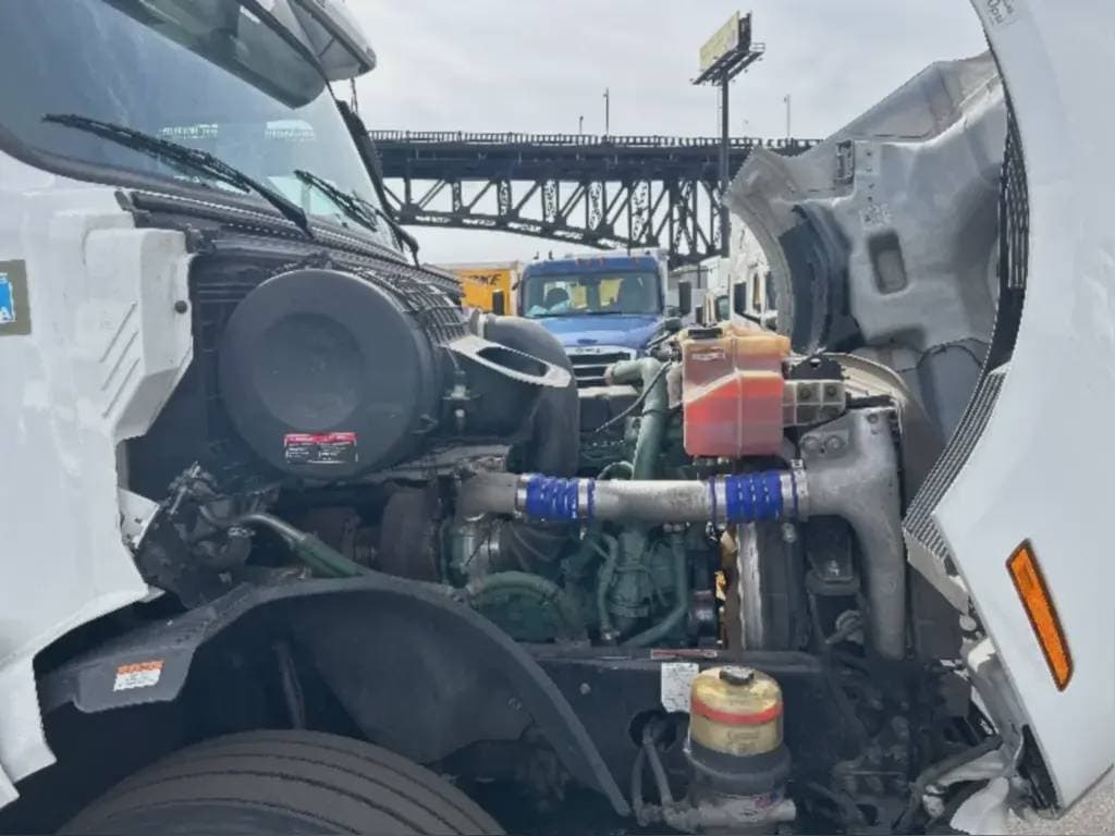 2022 Volvo VNL image 11