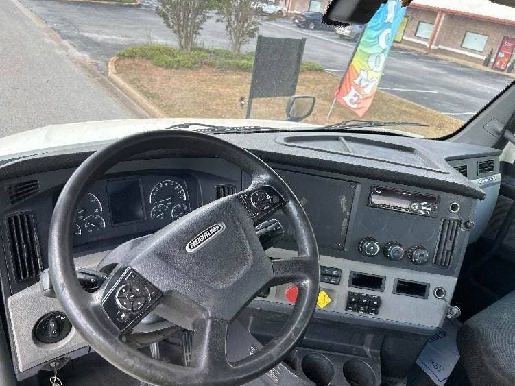 2018 Freightliner Cascadia image 7