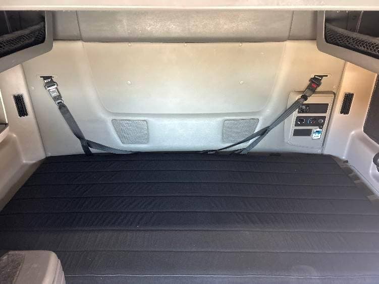 2023 International LT62F image 9