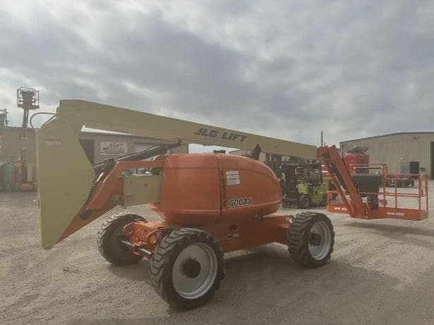 2017 JLG 600AJ image 4
