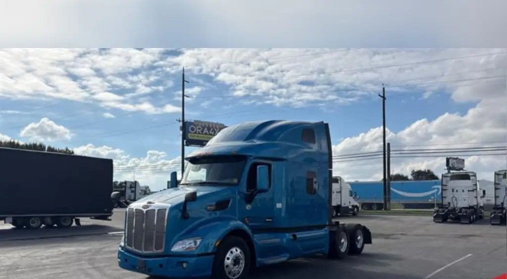 2022 Peterbilt 579 image 1