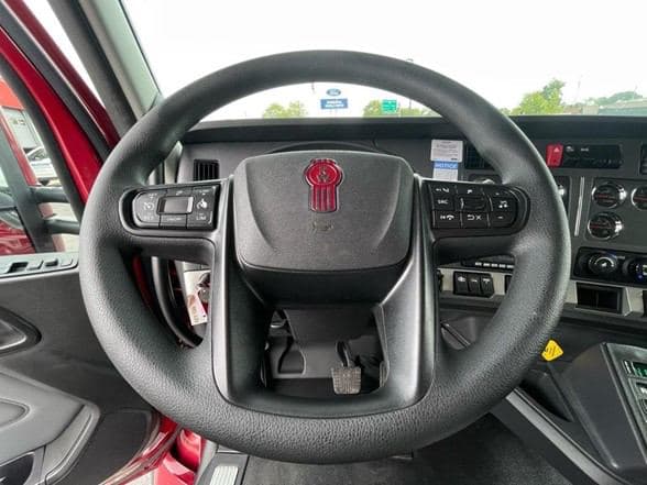2025 Kenworth T880 image 17