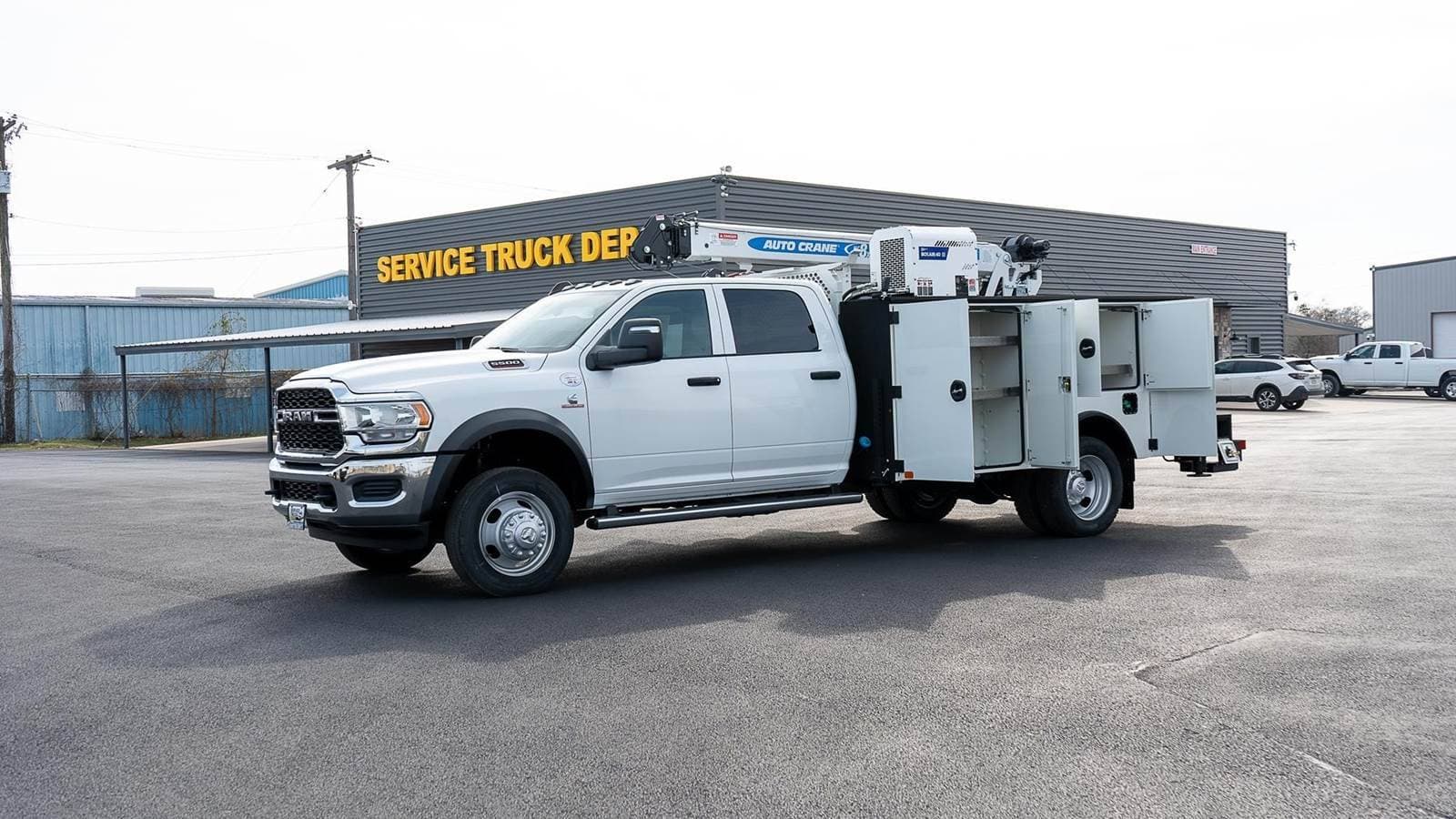 2024 RAM 5500 SLT Mechanic / Service Truck - 370HP, Automatic image 4