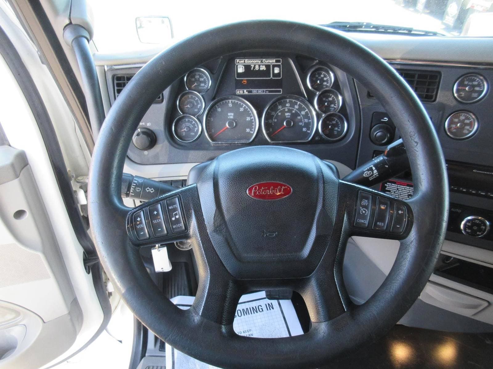 2019 Peterbilt 579 image 10