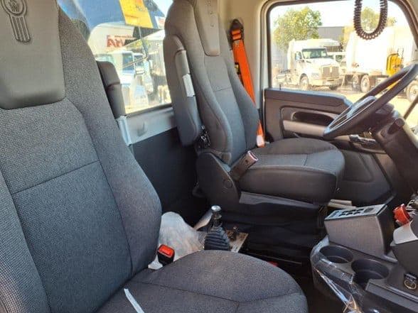 2025 Kenworth T880 image 27