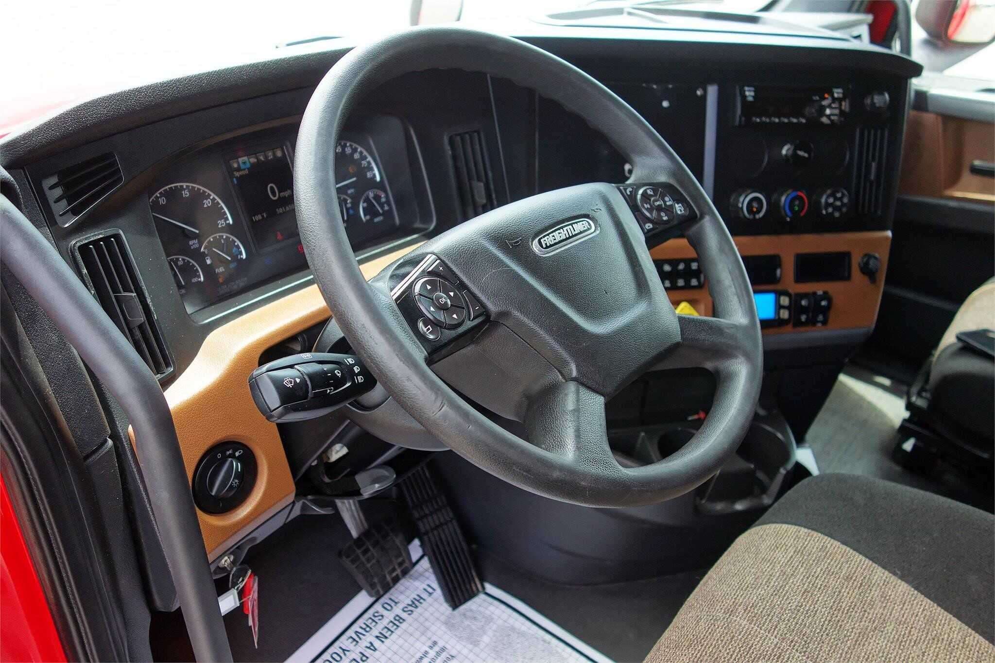 2020 Freightliner Cascadia 126 image 5