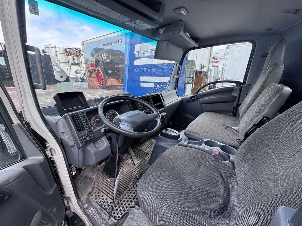 2020 Isuzu NPR-XD image 5