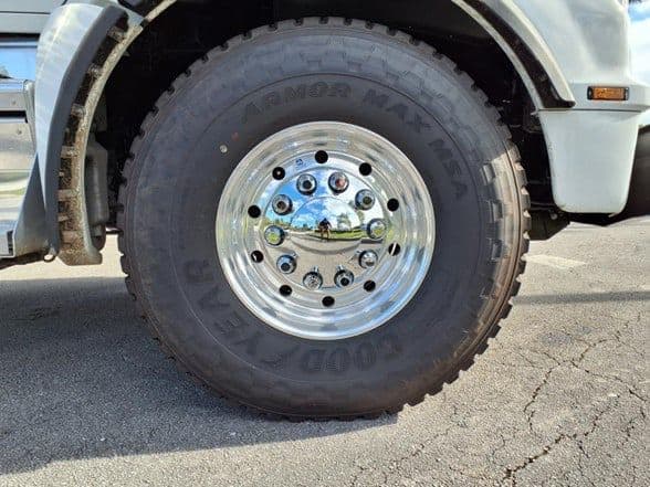 2025 Kenworth T880 image 9