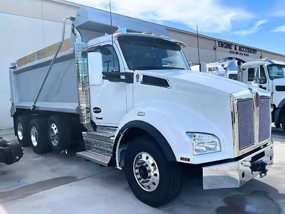 2025 Kenworth T880 image 9