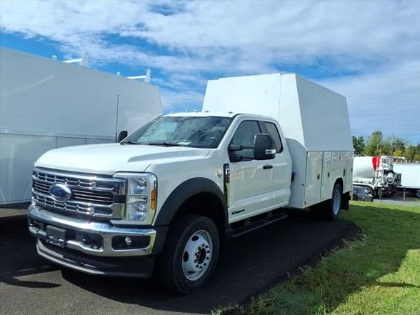 2025 Ford F550 image 2