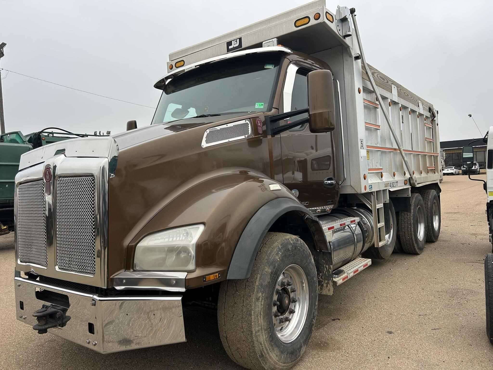 2016 Kenworth T880 image 2