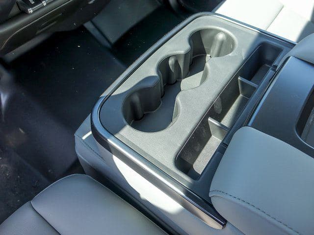 2024 Chevrolet Silverado 5500HD Work Truck 20'x96"x91" Box Truck image 16