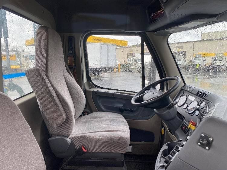 2018 Freightliner Cascadia image 3