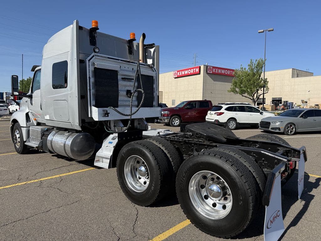 Used 2022 INTERNATIONAL LT625 image 14