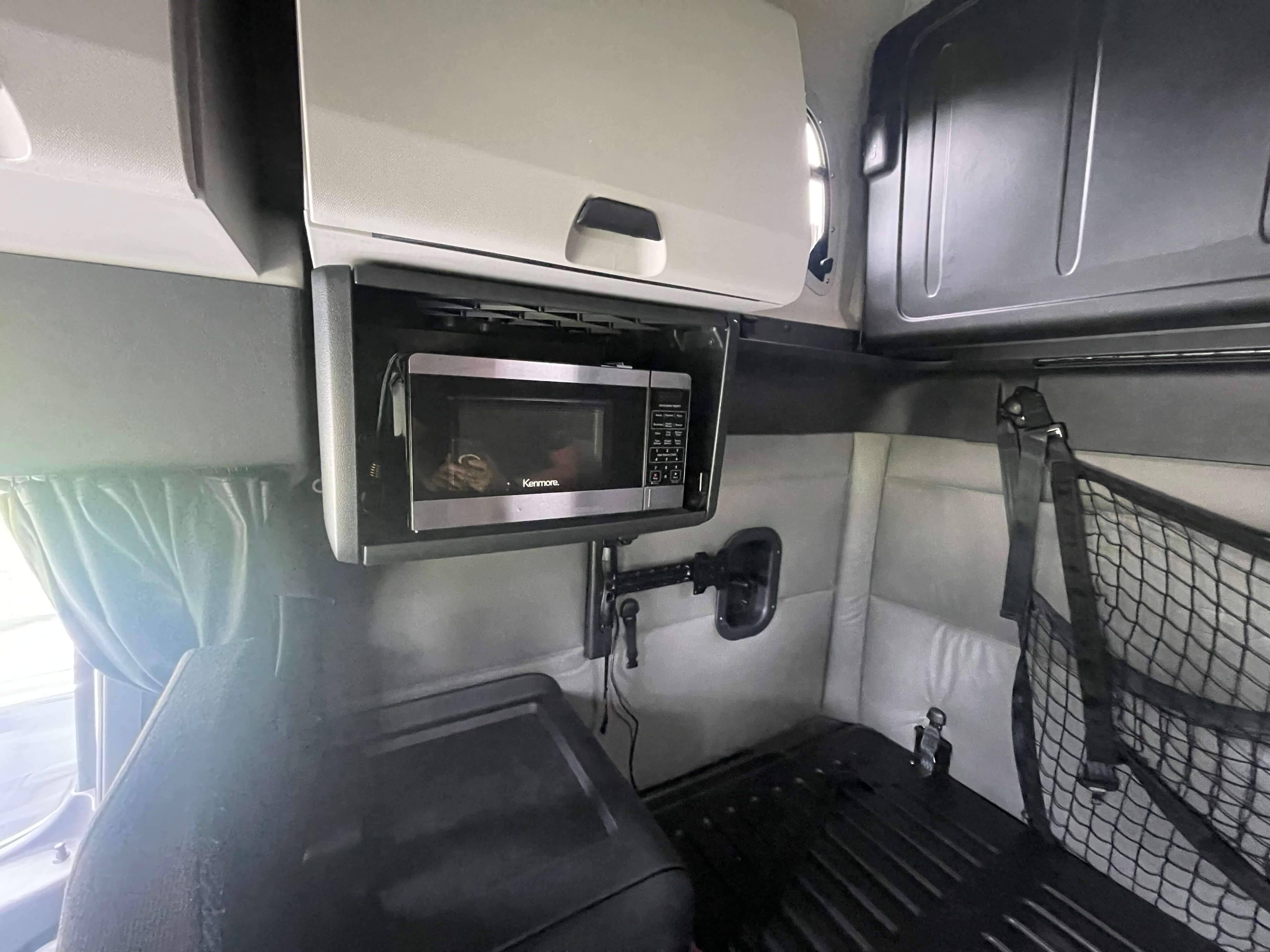2022 Freightliner Cascadia 126 image 16