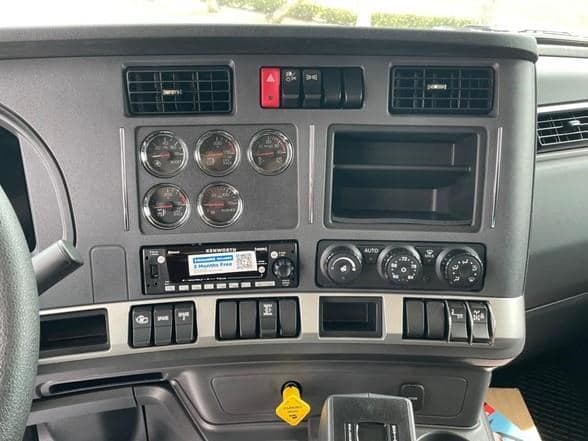 2026 Kenworth T880 image 23