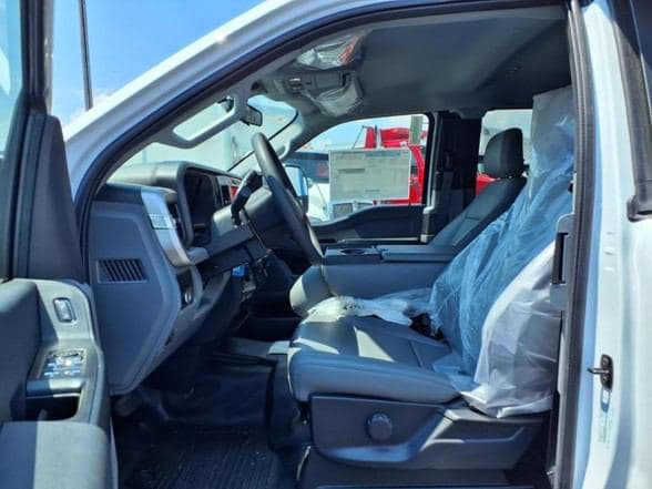 2025 Ford F550 image 10