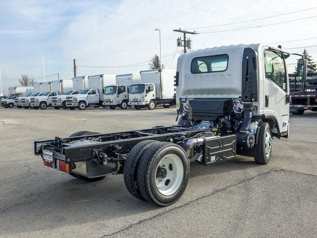 2025 Chevrolet 4500 HD LCF Diesel Base image 3