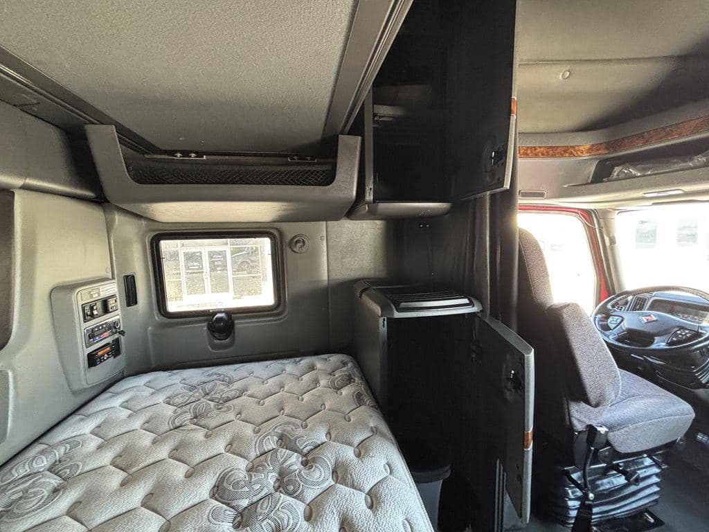 Used 2021 INTERNATIONAL LT625 image 28