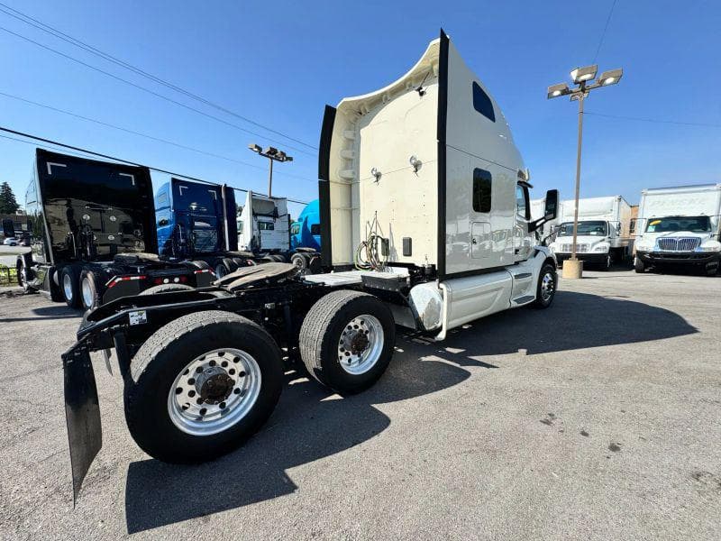 2022 Peterbilt 579 image 12