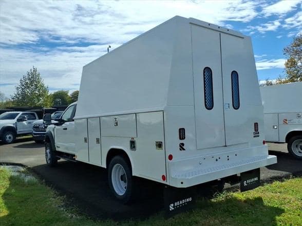 2025 Ford F550 image 6