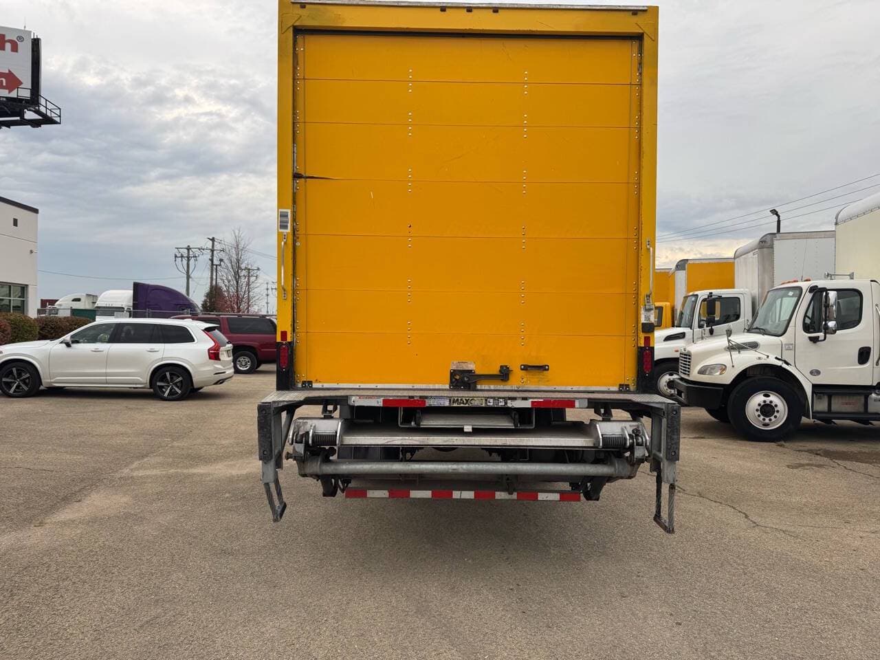 2018 Freightliner M2 106 image 5
