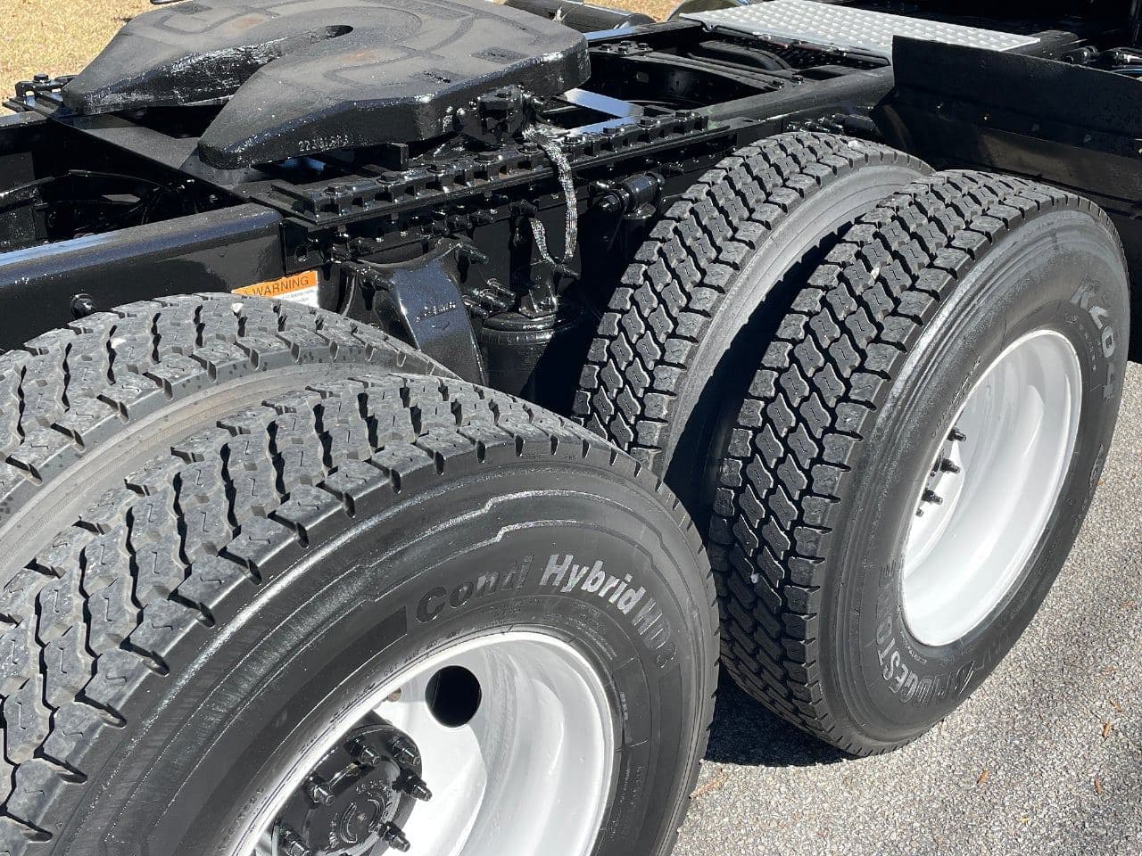 2020 Freightliner Cascadia 126 image 16