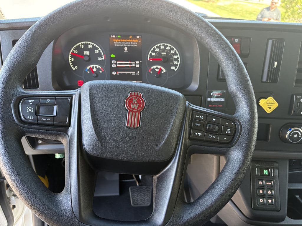 Used 2025 KENWORTH T380 image 9