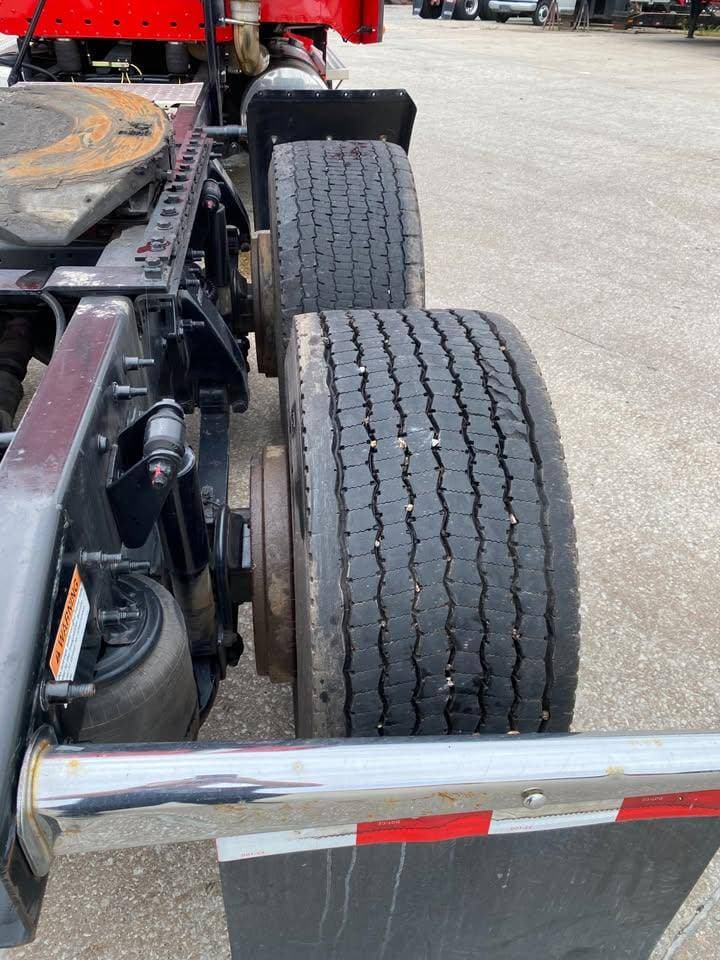 2020 Freightliner Columbia image 13