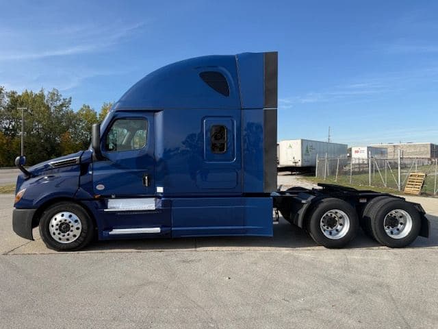 2023 Freightliner Cascadia image 5