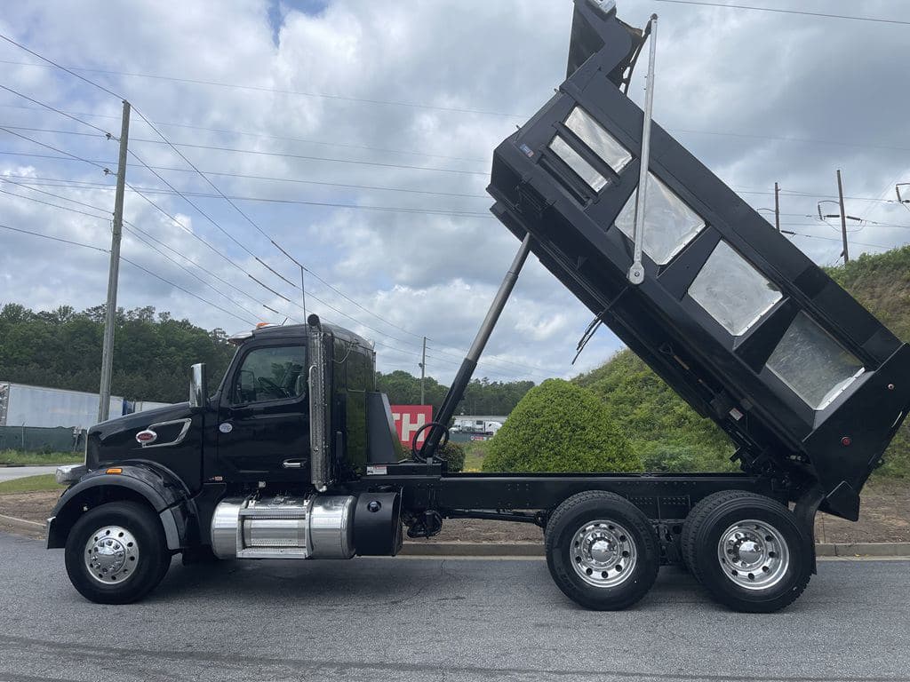 Used 2024 PETERBILT 567 image 8