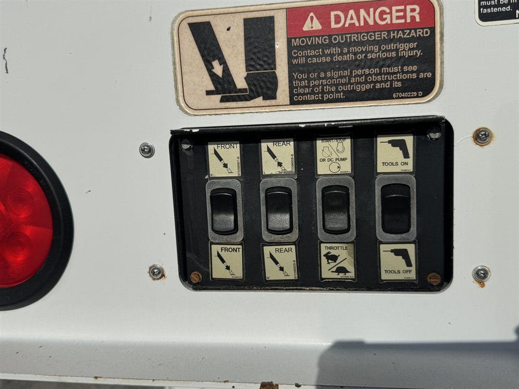 2015 Freightliner M2-112 image 36