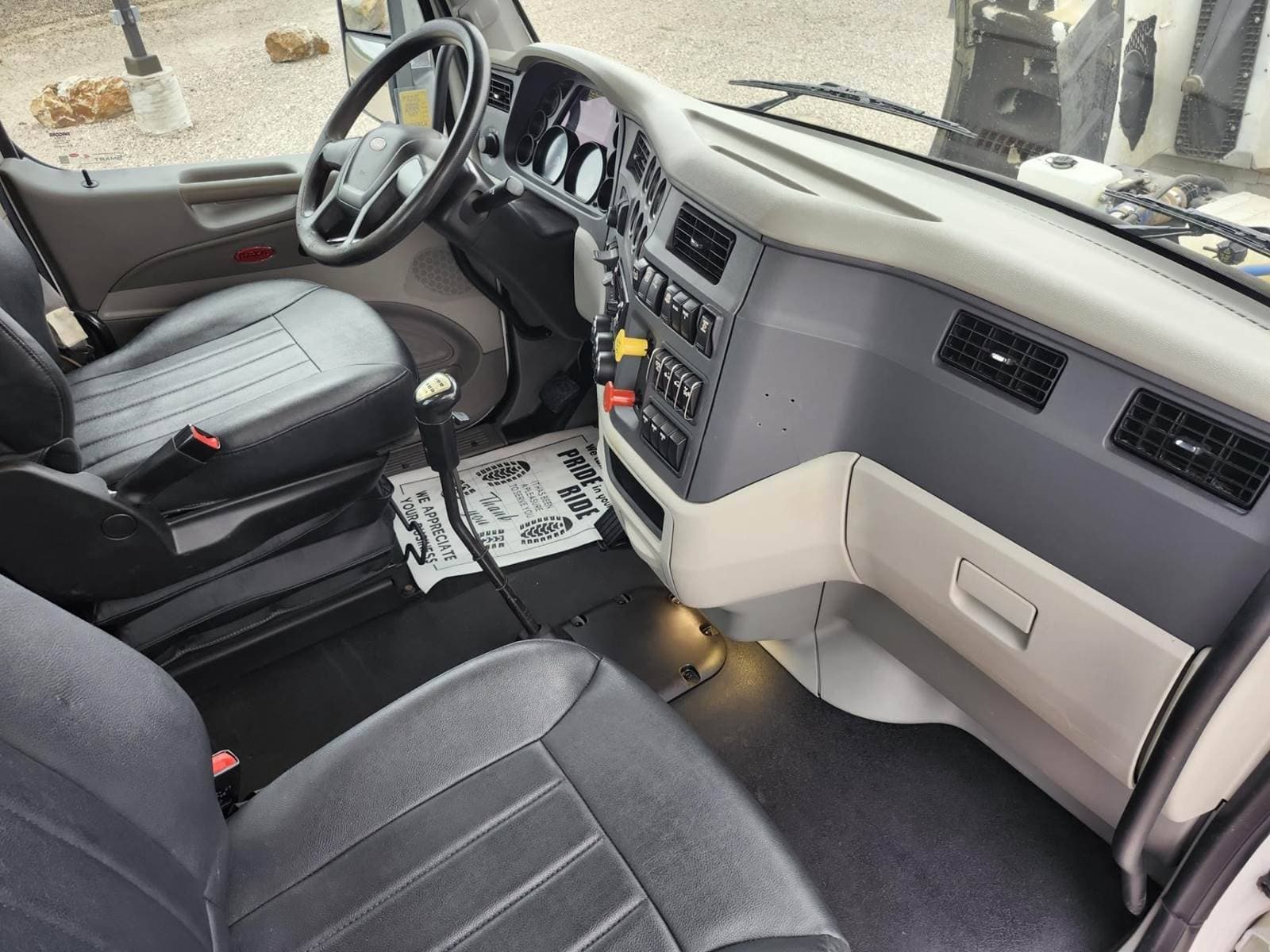 2020 Peterbilt 567 image 8