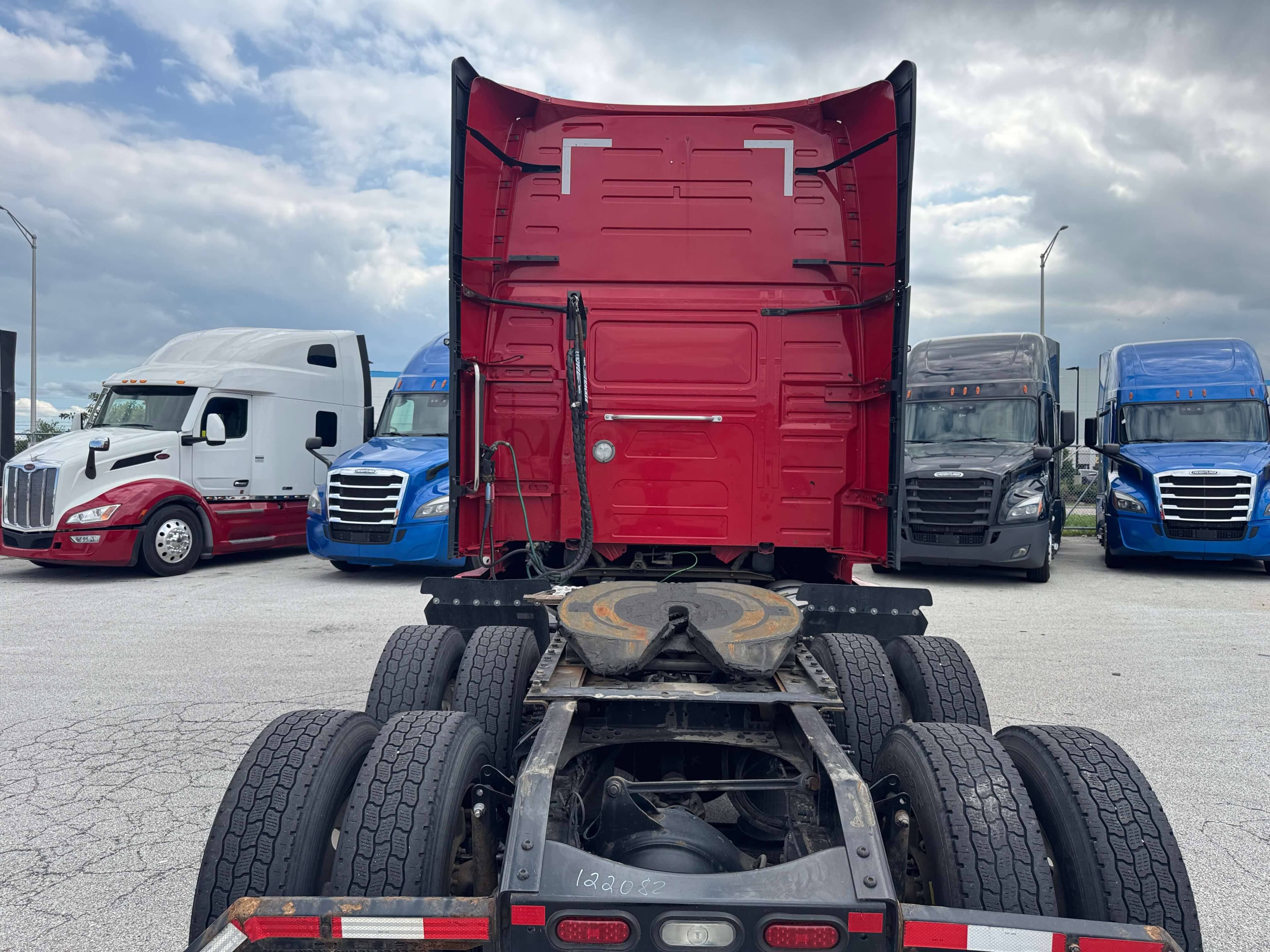 2022 Volvo VNL760 image 10