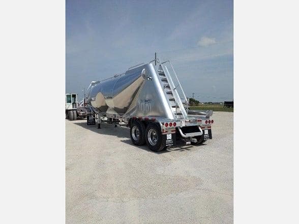 2025 Mac Trailer Mfg 1650 Cft image 2