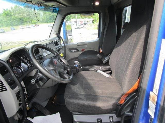2020 Peterbilt 567 image 10