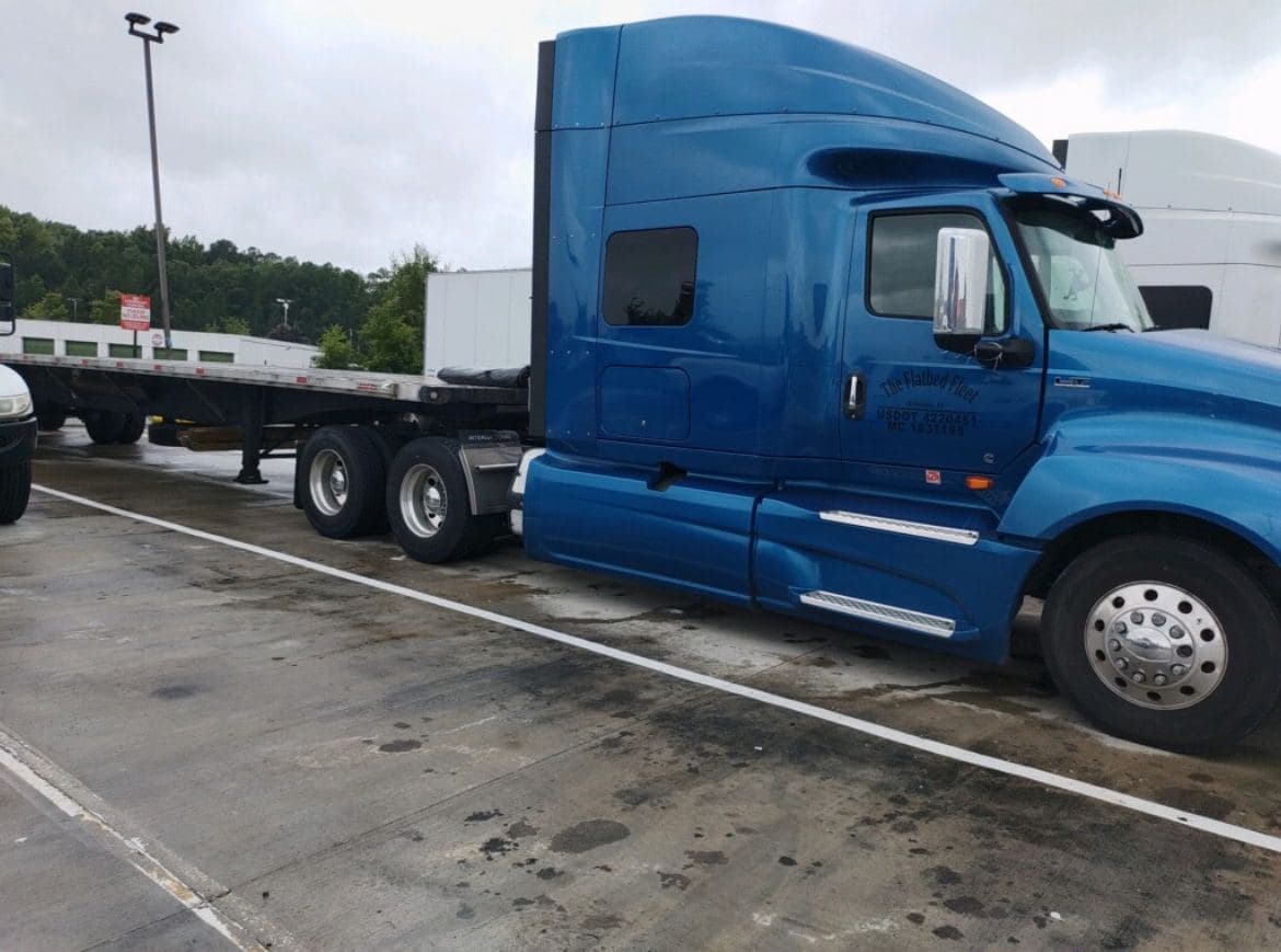 2020 International LT625 image 6