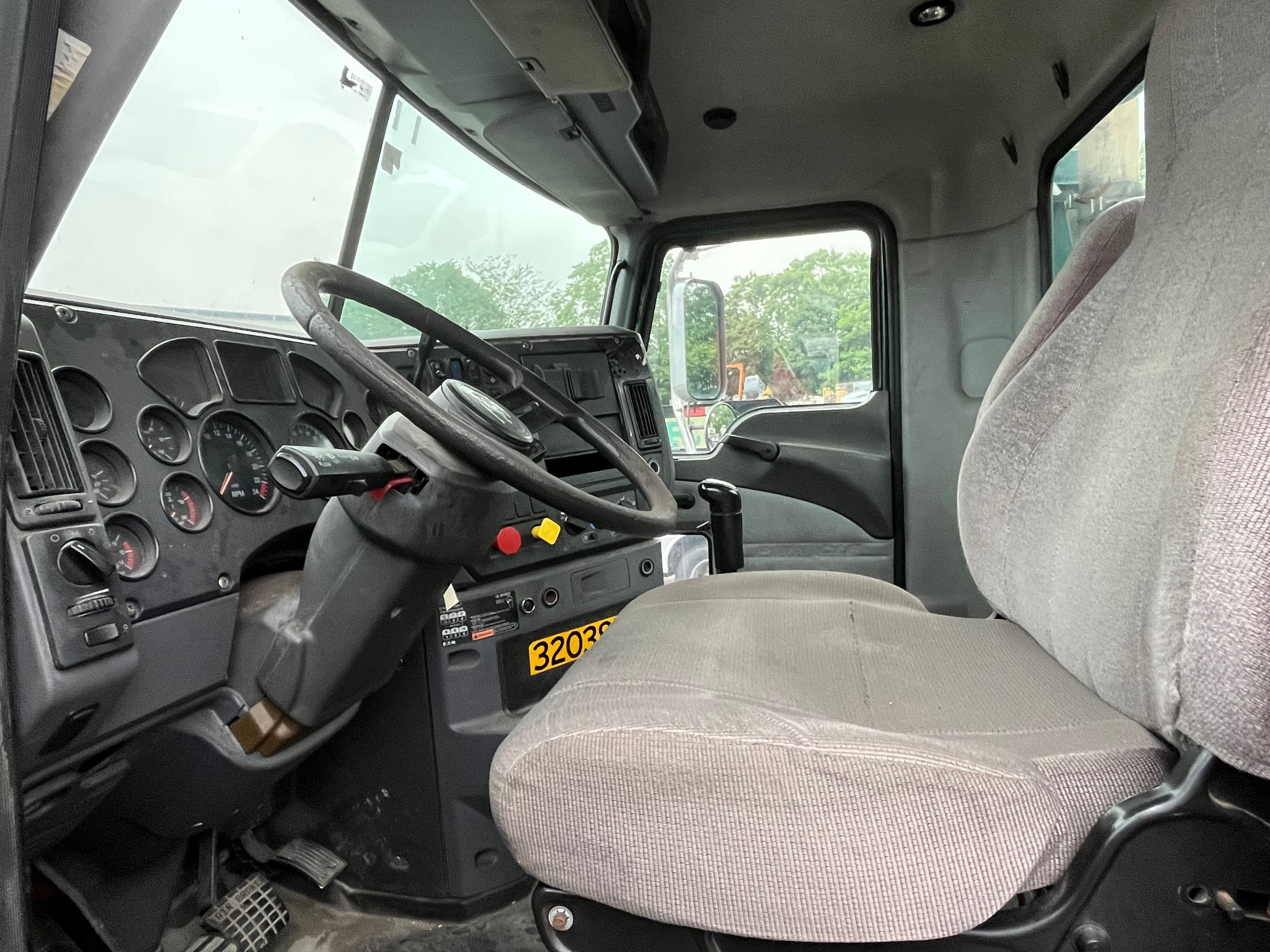 2013 Mack CXU (Pinnacle) image 2