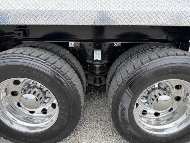 2023 Peterbilt 567 image 5