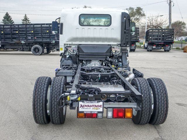 2025 Chevrolet 4500 HD LCF Diesel Base image 4