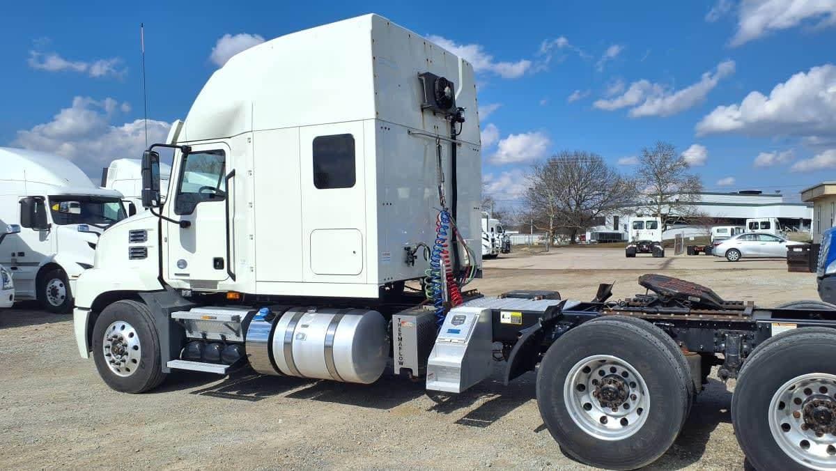 2020 Mack Anthem 64T Sleeper Semi Truck - 62" Mid Roof Sleeper, 445HP, 12 Speed Automatic image 6