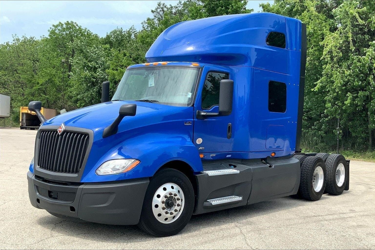 2022 International LT625 Sleeper Semi Truck - 73" Raised Roof Sleeper, A26 450HP, 12 Speed image 3