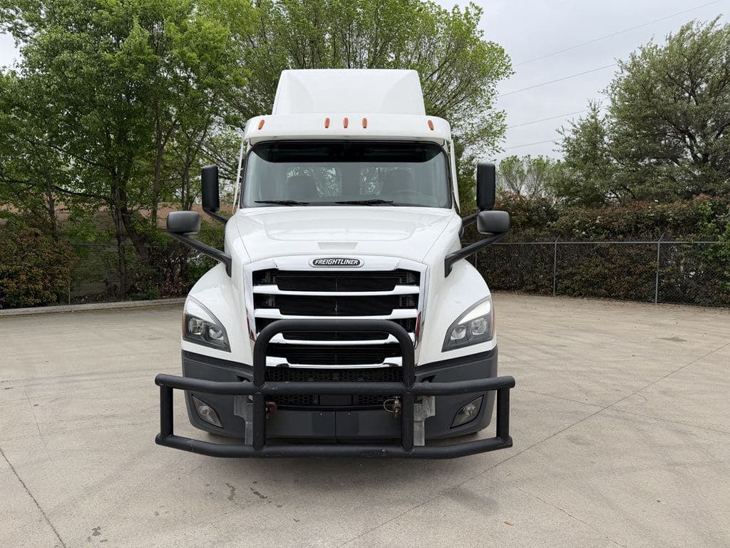 Used 2022 FREIGHTLINER PT126064S T image 8