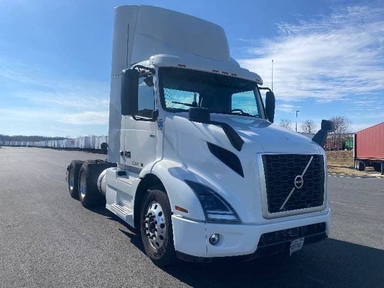 2020 Volvo VNR image 1
