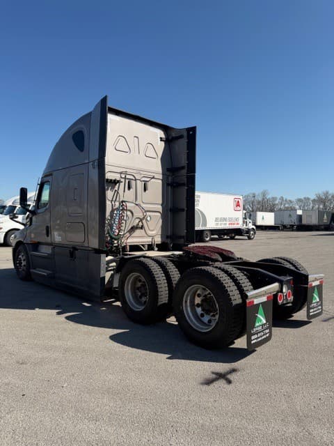 2023 Freightliner Cascadia 126 image 3