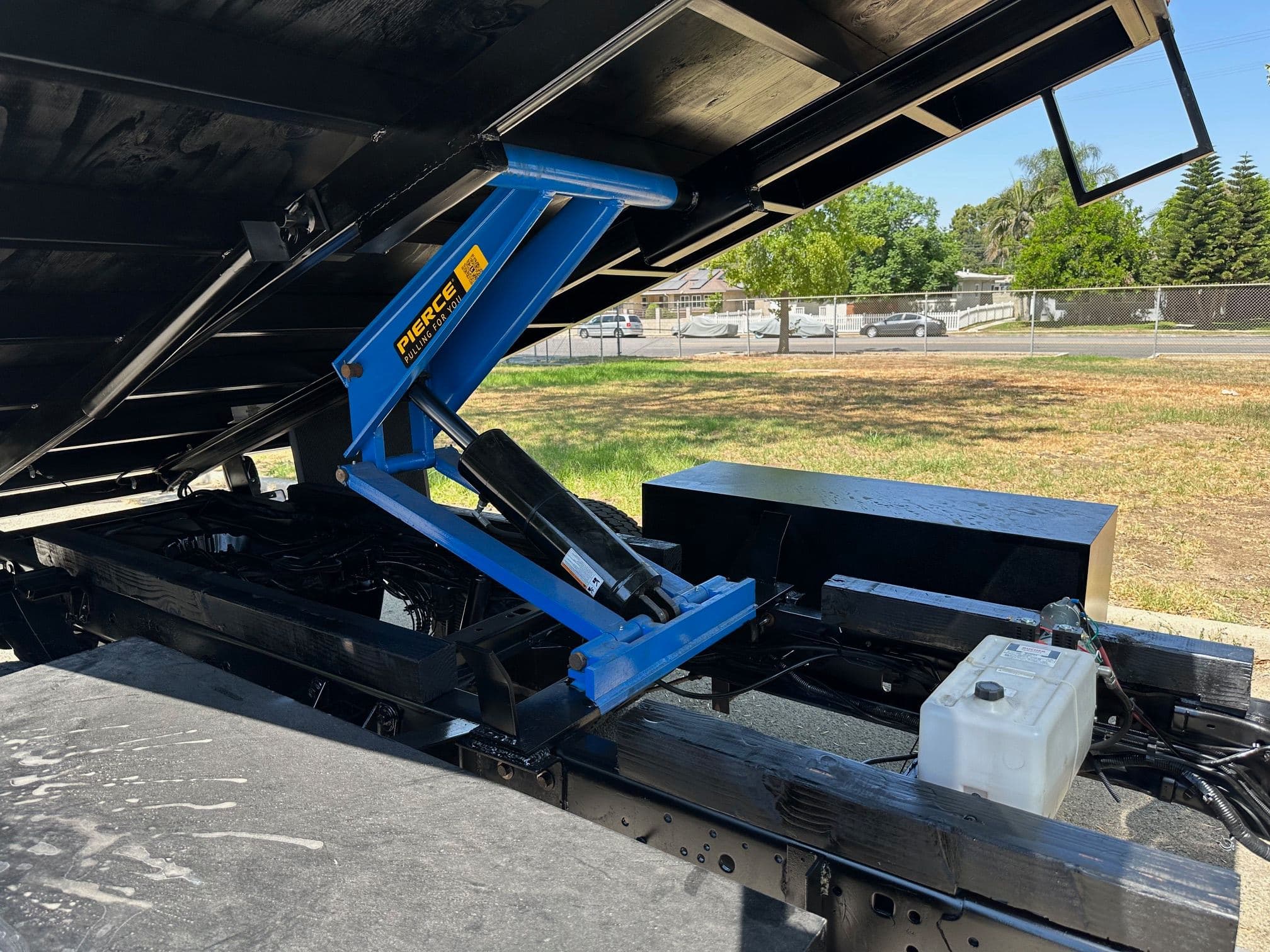 2017 FORD F550 SD 4x4 Chipper Dump Truck  13438 image 3