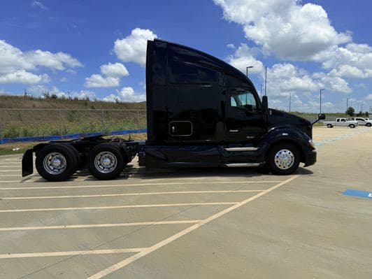 2022 Kenworth T680 image 3