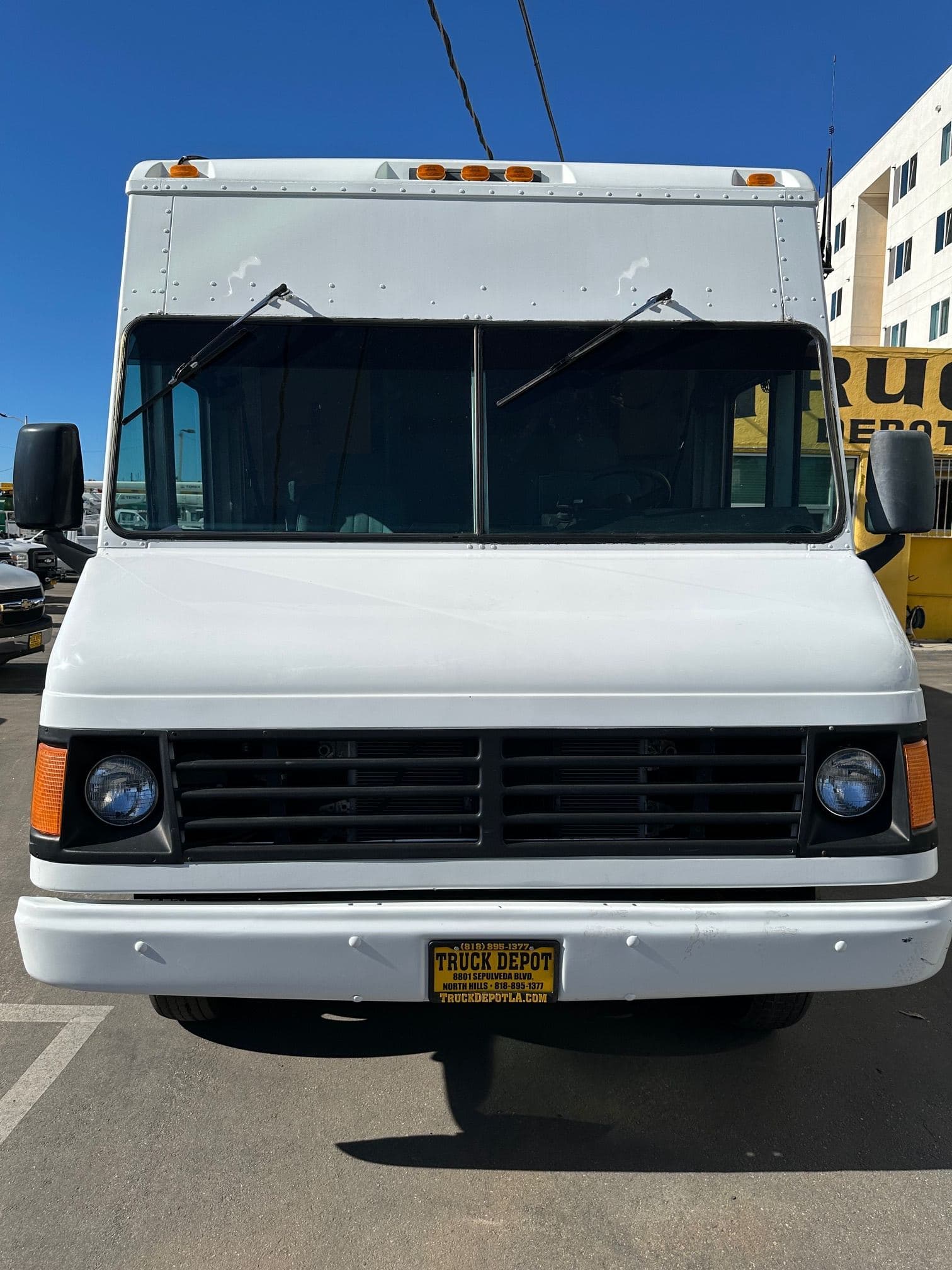 2002 WORKHORSE Step Van with Handicap Lift image 9